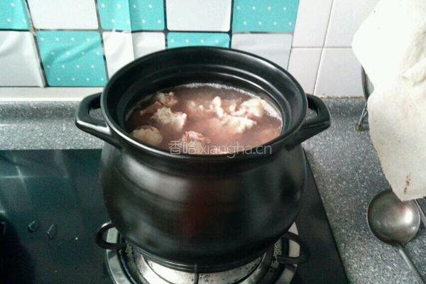 松茸牛肉汤的做法图解1