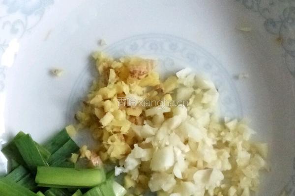 蒜泥土豆的做法图解1