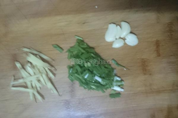 黄辣椒炒金针菇的做法图解3