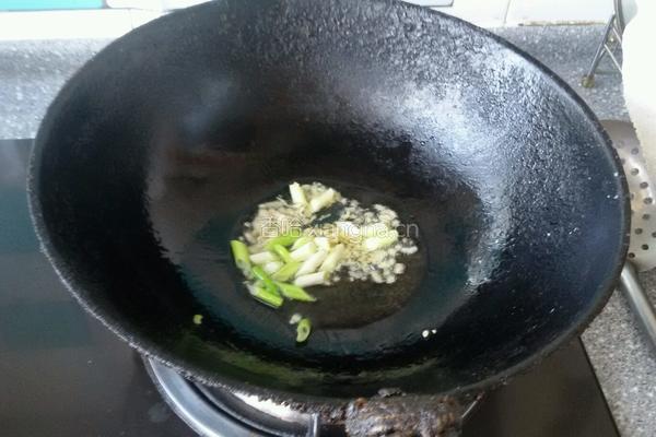 素炒腐竹芹菜的做法图解2