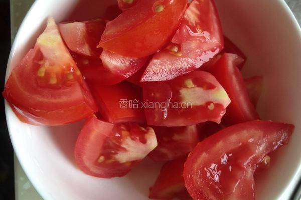 蕃茄炒卷心菜的做法图解3