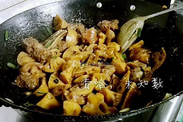 莲藕焖猪脚的做法图解16