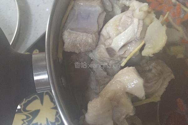 黄花菜排骨汤的做法图解2