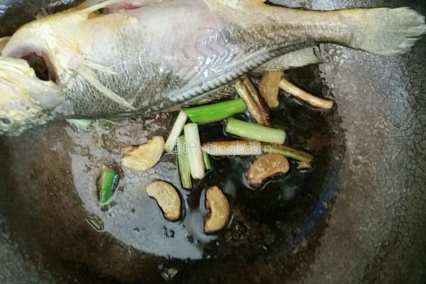 红烧大黄花鱼的做法图解4