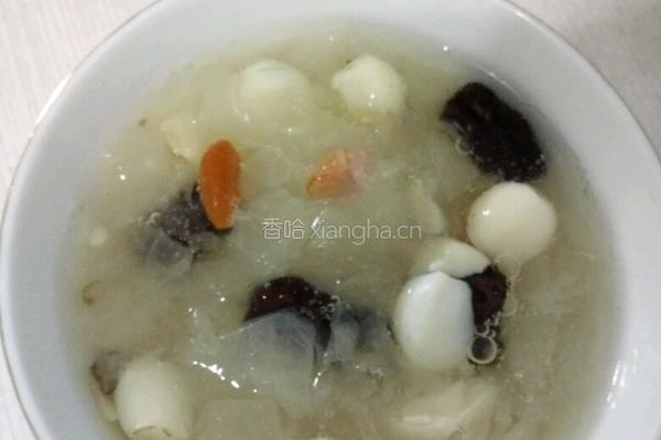 银耳莲子羹的做法图解3