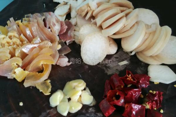 杏鲍菇炒腊肉的做法图解3