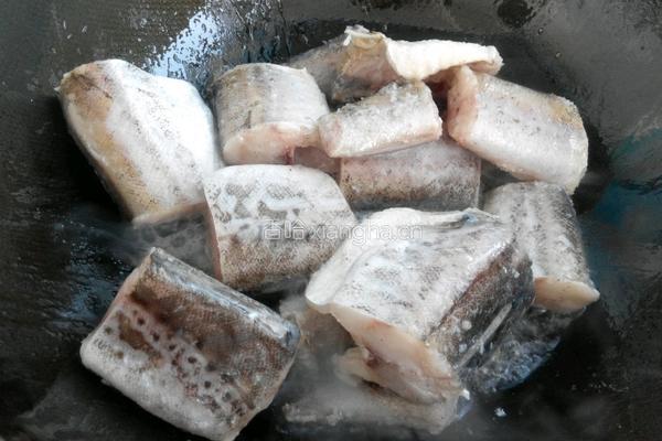 鳕鱼炖豆腐的做法图解2