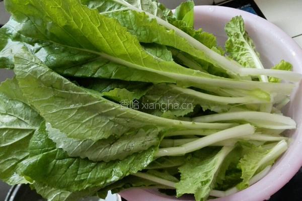 香菇炒小白菜的做法图解2