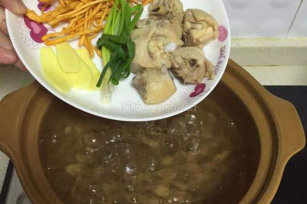 鸡腿虫草汤的做法图解5