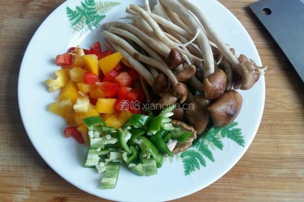 茶树菇炒黄瓜的做法图解2