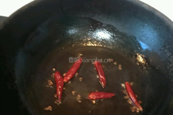 胡萝卜炒瓜片的做法图解2