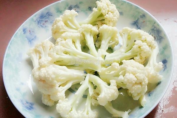 甜椒炒花菜的做法图解2