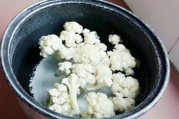 甜椒炒花菜的做法图解3