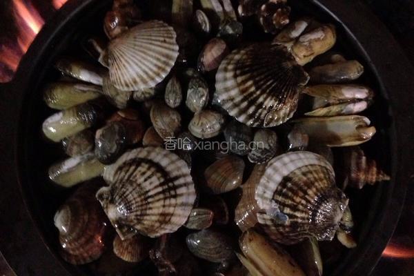 石锅海鲜。海鲜大聚会的做法图解2