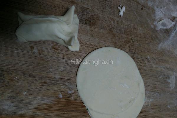 韭菜马蹄肉末金鱼饺子的做法图解1