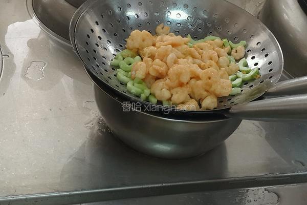龙井虾仁的做法图解2