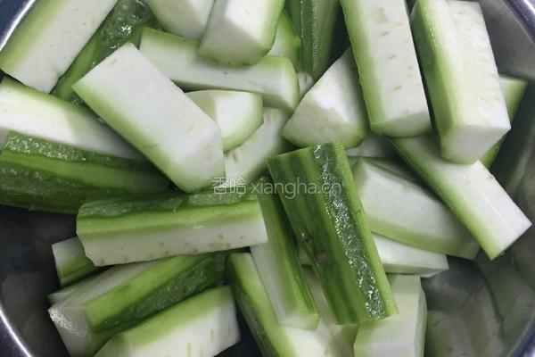 沙虫浓汤浸胜瓜的做法图解2