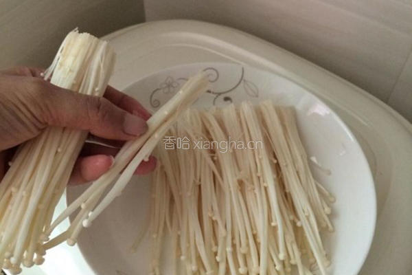 凉拌金针菇的做法图解2