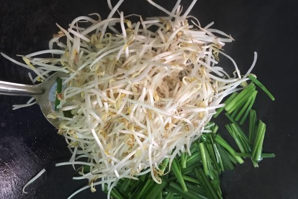 韭菜炒豆芽的做法图解3