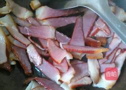 香菜炒腊肉的做法图解2