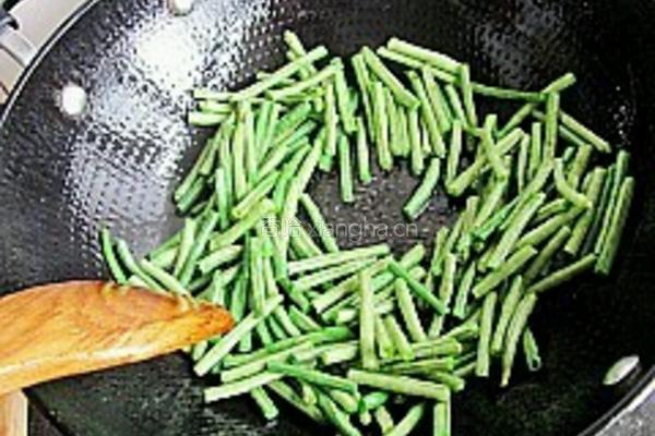 干煸豆角的做法图解3