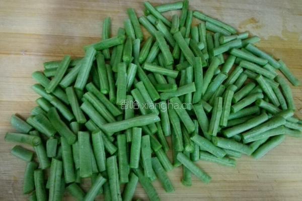 凉拌豇豆的做法图解1