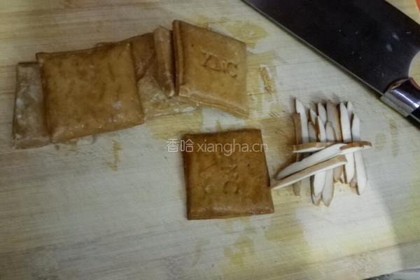 芹菜香干的做法图解1