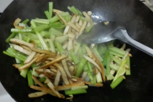 芹菜香干的做法图解5