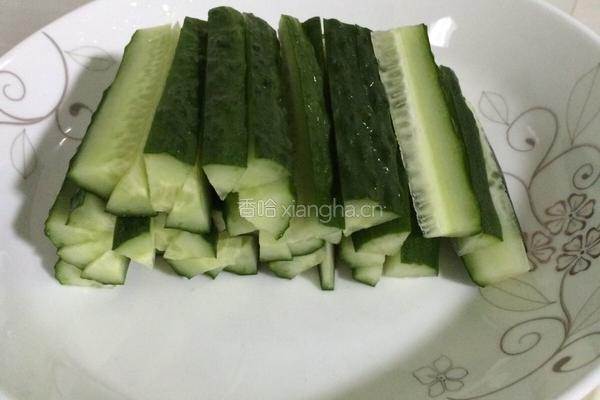 凉拌黄瓜（剁辣椒版）的做法图解1