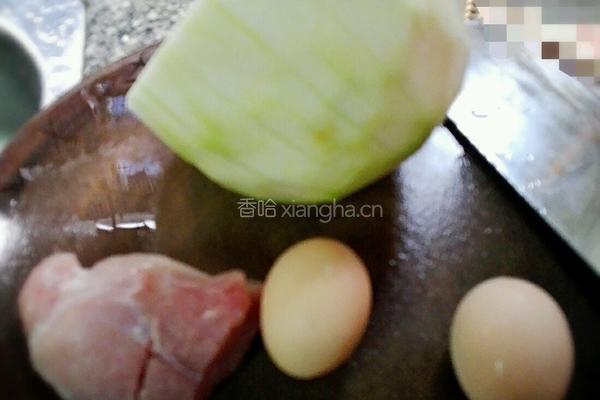 节瓜鸡蛋瘦肉汤的做法图解1