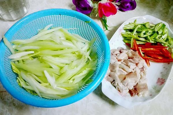 辣椒炒西芹的做法图解2