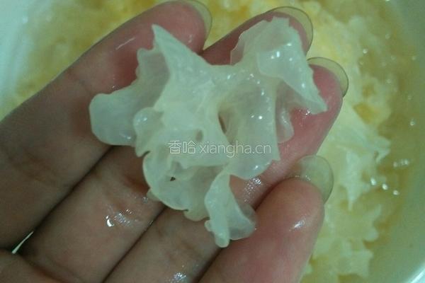 冰糖银耳红枣羹的做法图解4