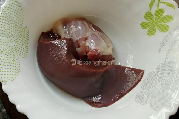 猪肝瘦肉枸杞叶汤的做法图解2