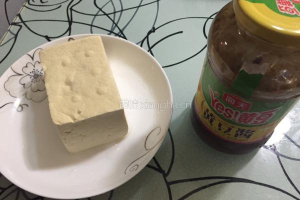 黄豆酱煎豆腐的做法图解1