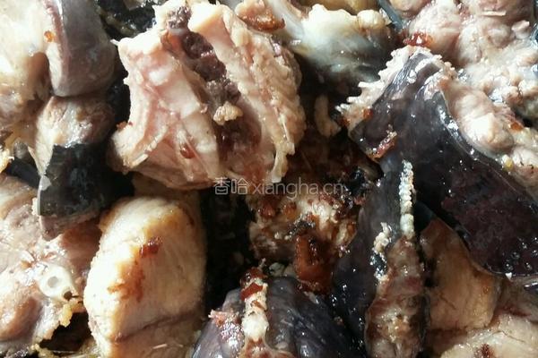 大蒜烧鲶鱼的做法图解3