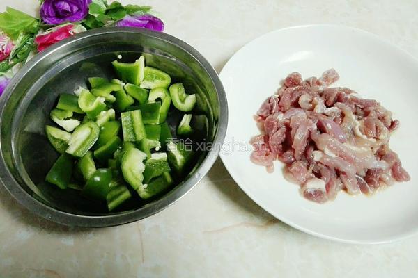 甜椒肉丝炒木耳的做法图解3
