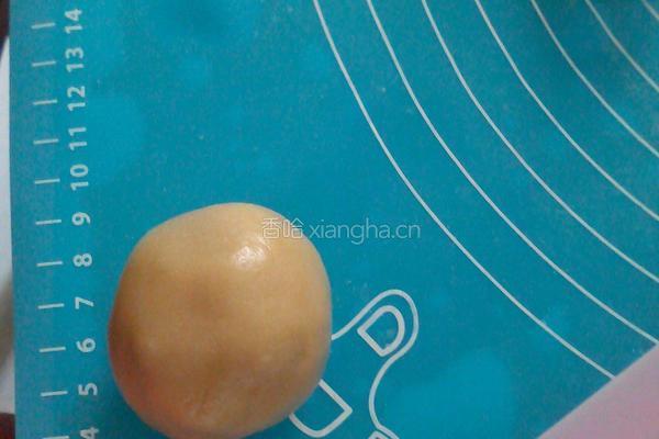 广式莲蓉月饼的做法图解3