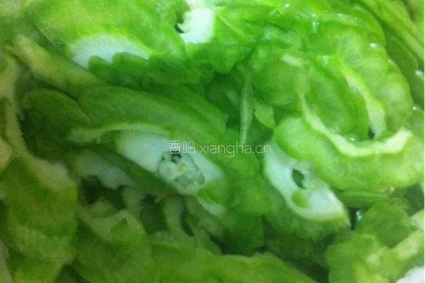 鸡蛋炒苦瓜的做法图解2