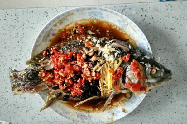剁椒豆鼓蒸鲫鱼的做法图解3