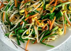 营养三色菜（豆芽、胡萝卜炒韭菜）