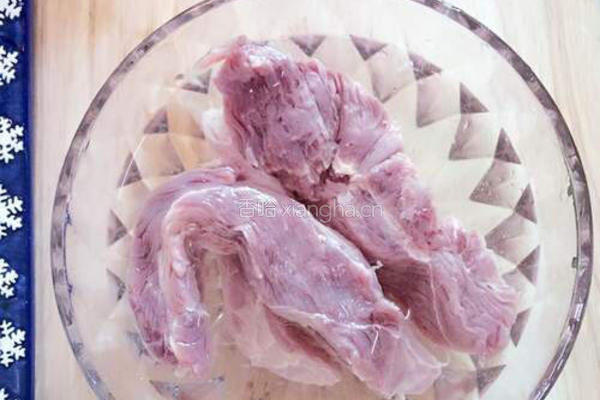 黑椒牛肉烩凉瓜的做法图解1