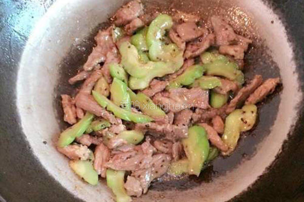 黑椒牛肉烩凉瓜的做法图解7