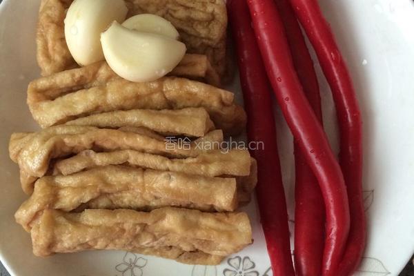 豆腐干炒肉的做法图解1