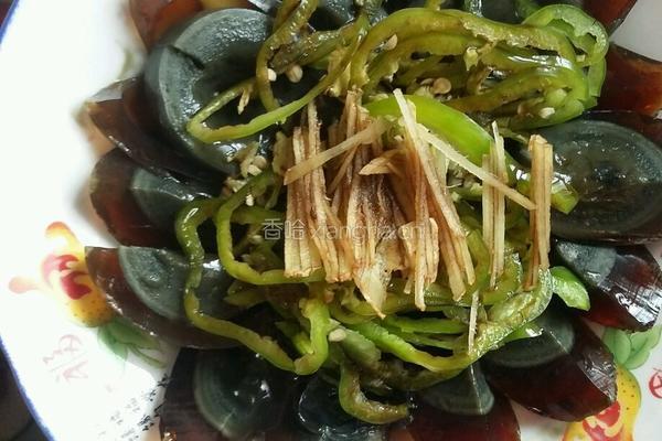 姜汁松花蛋的做法图解3