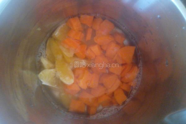 胡萝卜橙汁的做法图解2