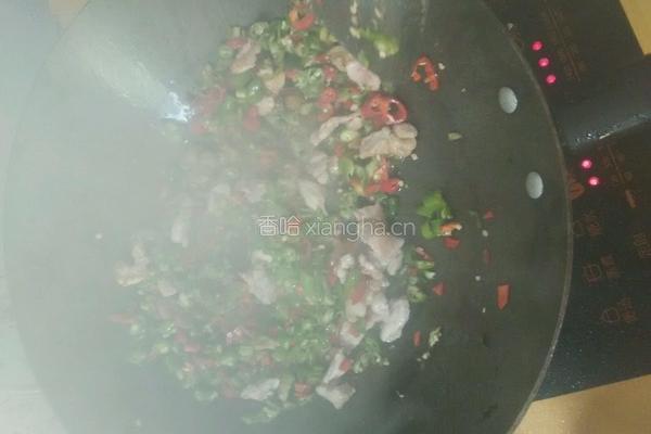 毛豆炒肉的做法图解6