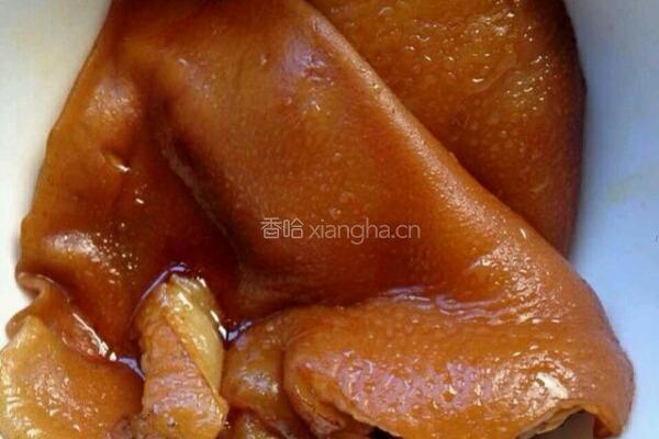韭菜花爆炒猪耳朵的做法图解3