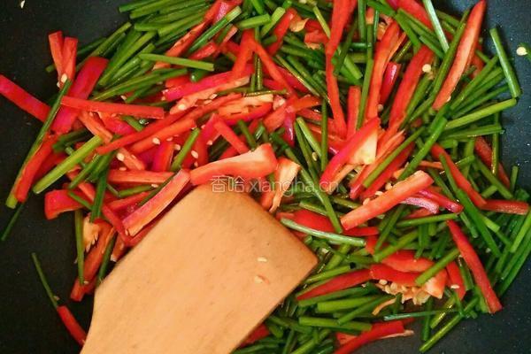 韭菜花爆炒猪耳朵的做法图解4