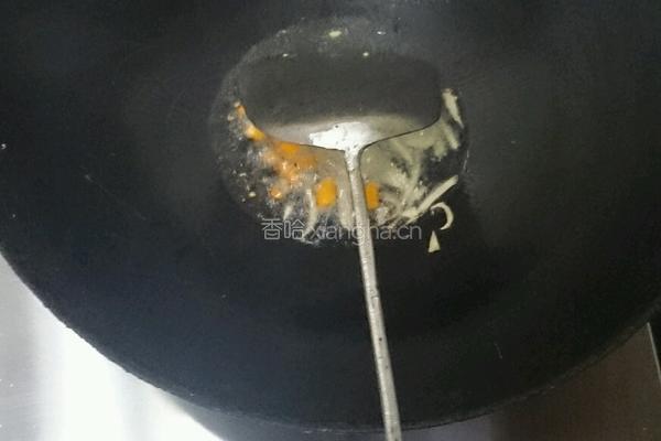 韭菜炒鸡腿菇的做法图解3