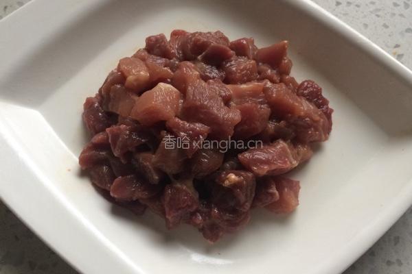 肉丁毛豆的做法图解3